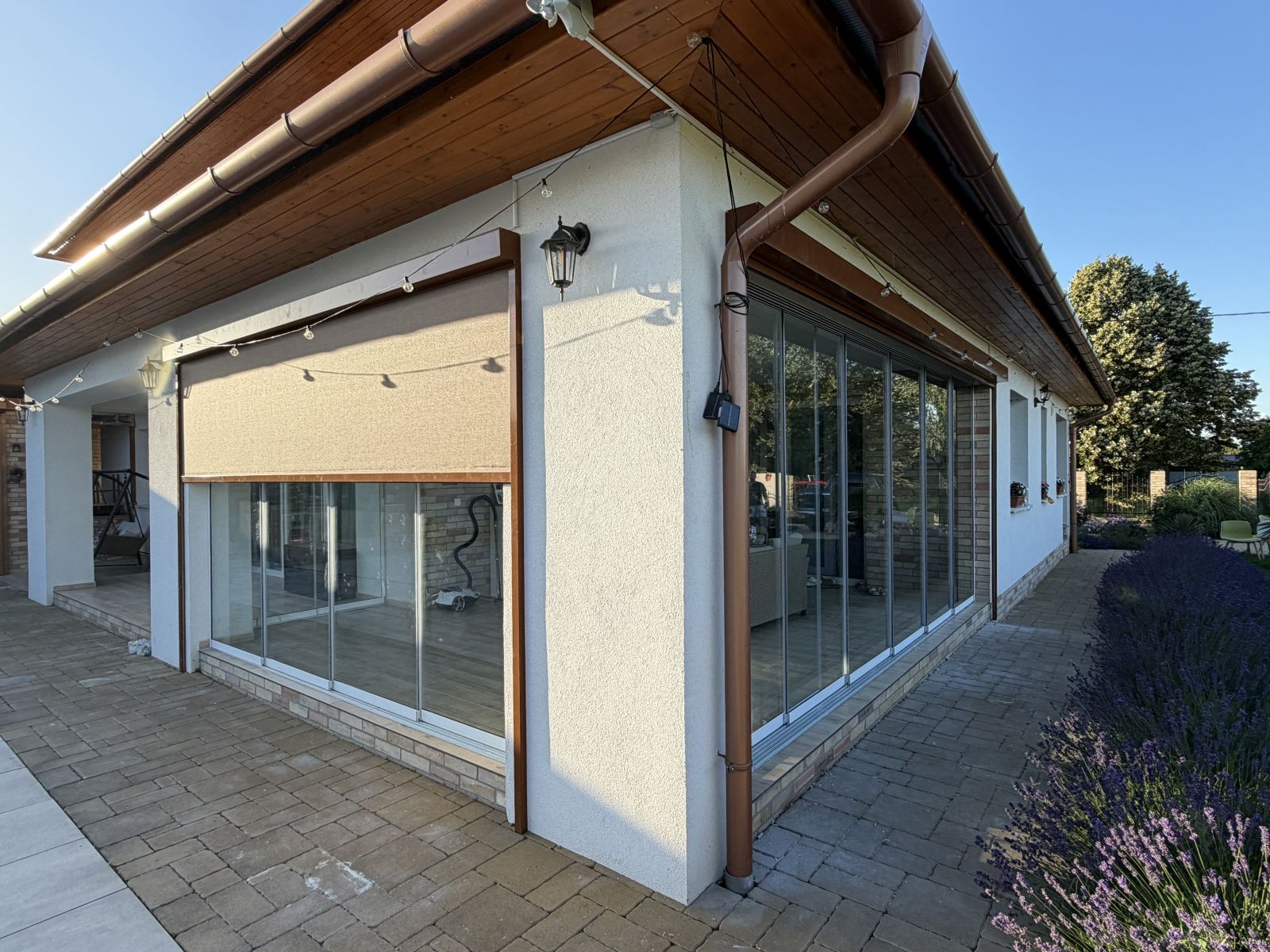 Pergola oldalzárás ZIP screen árnyékolóval